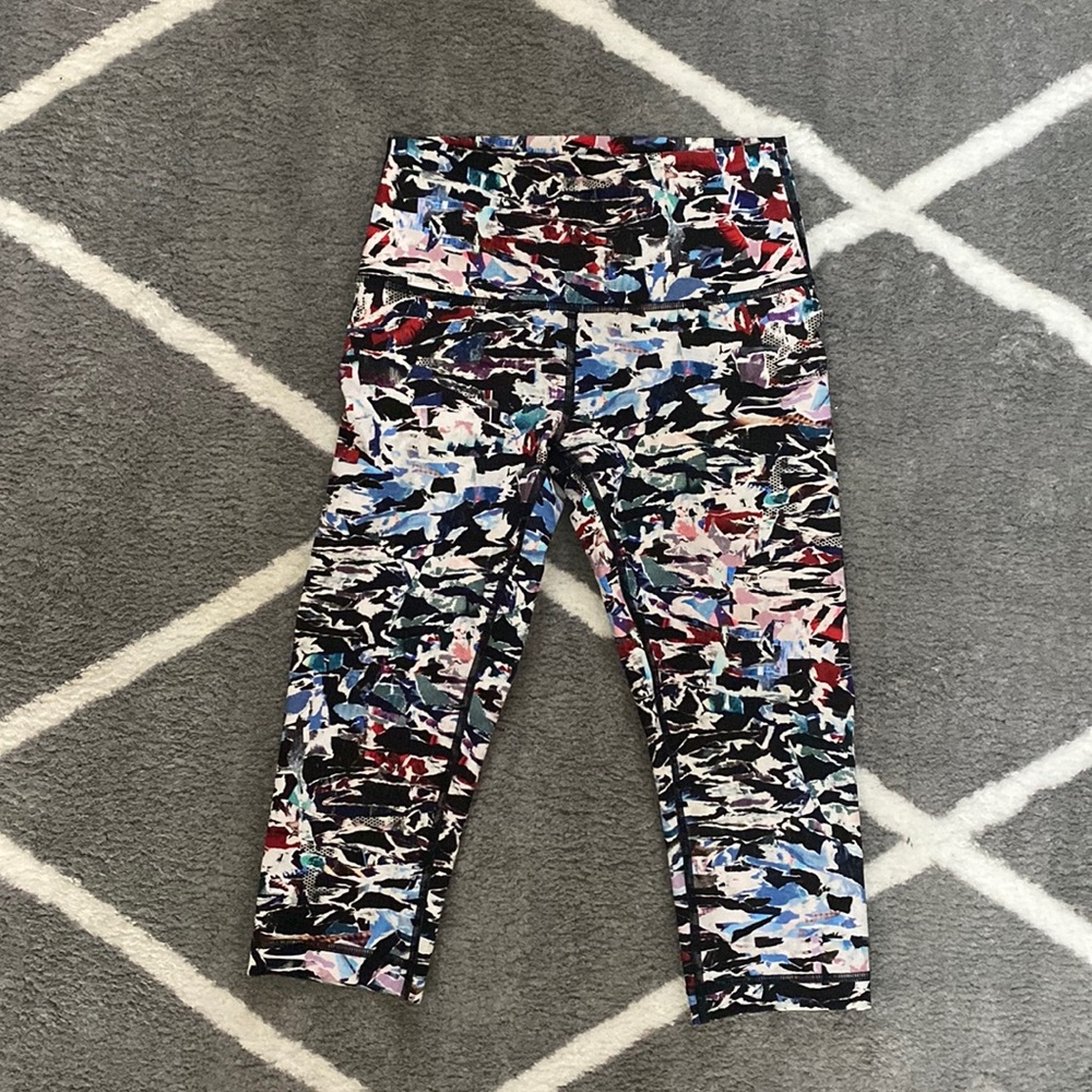 Lululemon size 4 perfect new condition with no tags leggings.